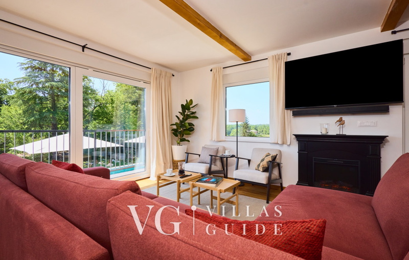 Villa River home by WH