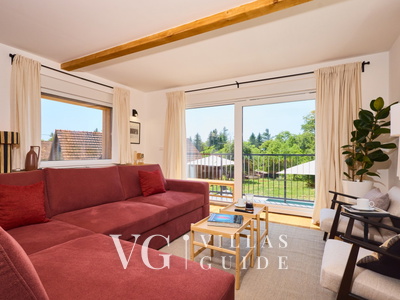 Villa River home by WH Living room