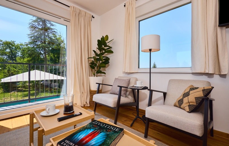 Villa River home by WH