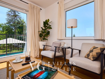 Villa River home by WH Living room