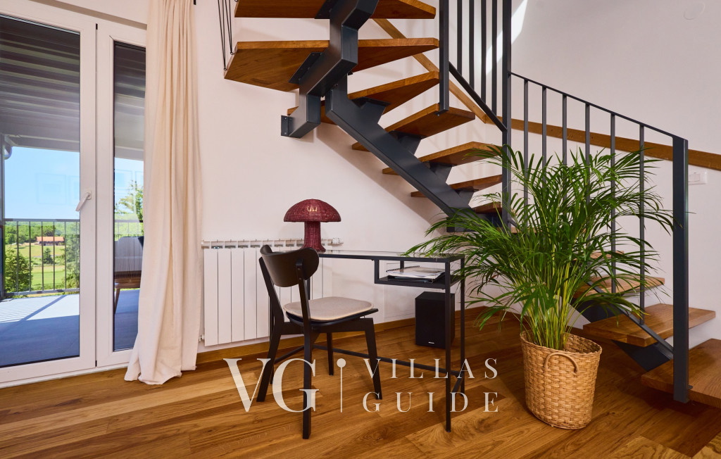 Villa River home by WH Living room