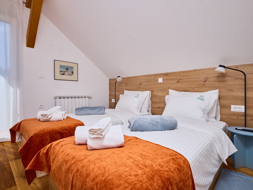 Villa River home by WH