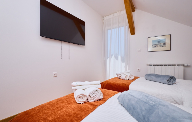 Villa River home by WH