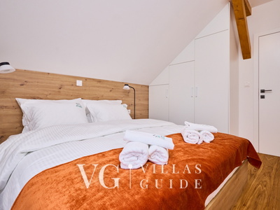 Villa River home by WH Bedroom