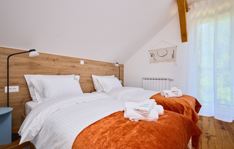 Villa River home by WH