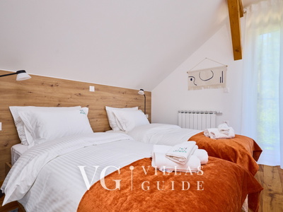 Villa River home by WH Bedroom