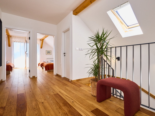 Villa River home by WH