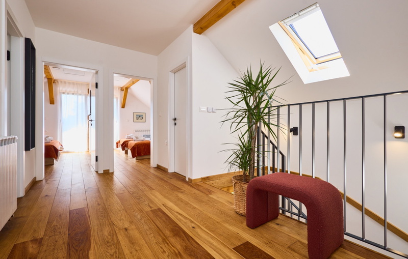 Villa River home by WH