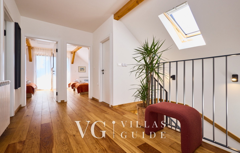 Villa River home by WH Bedroom