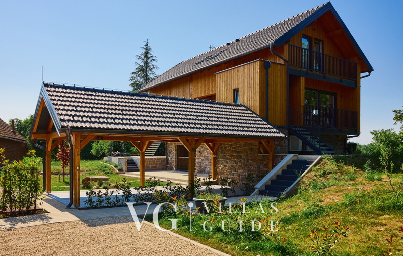 Villa River home by WH