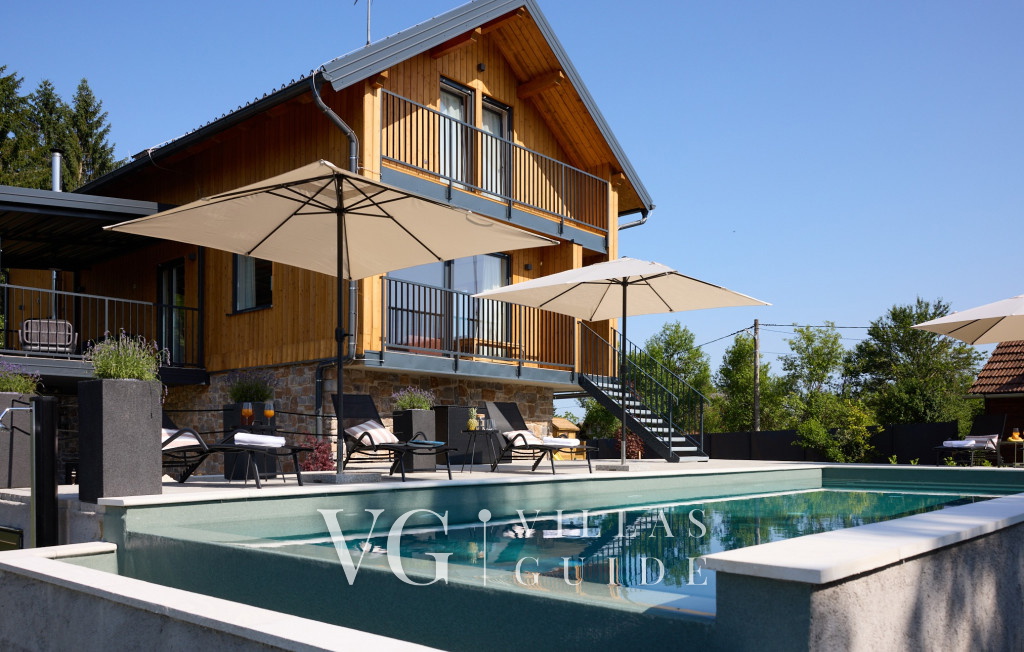 Villa River home by WH