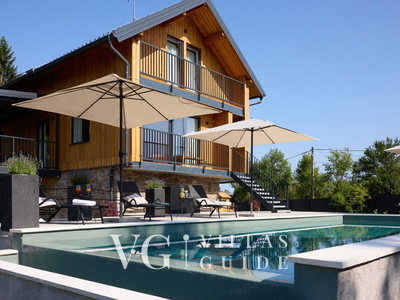 Villa River home by WH