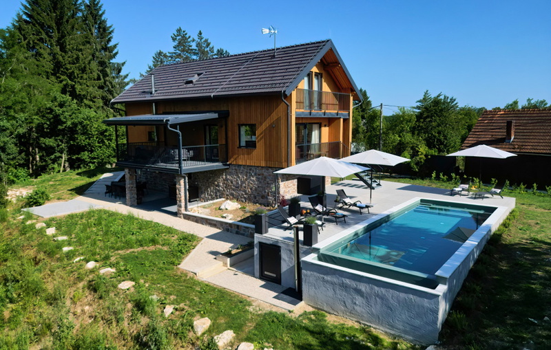 Villa River home by WH