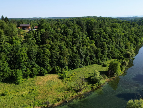 Villa River home by WH