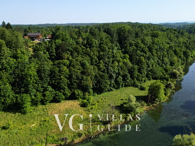 Villa River home by WH