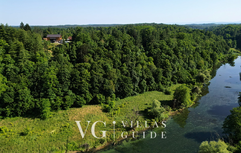 Villa River home by WH