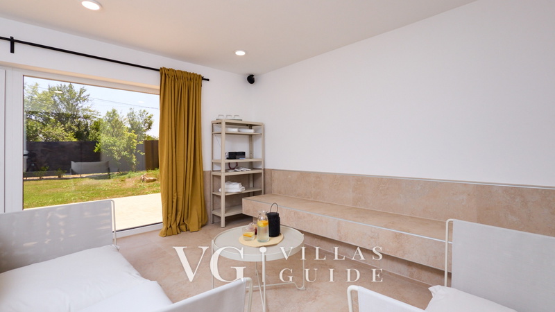 Villa River home by WH Altro