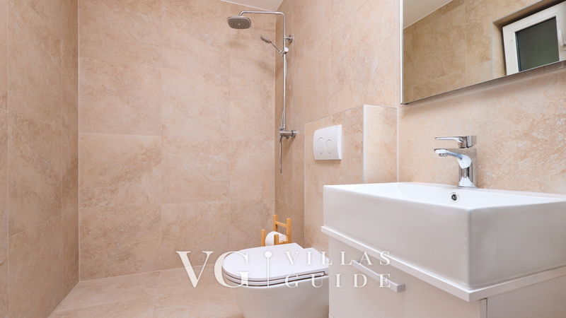 Villa River home by WH Bagno