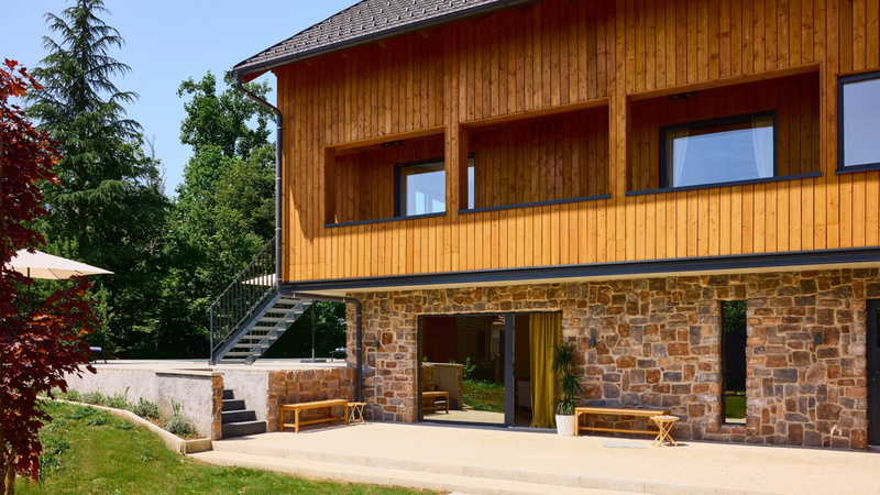 Villa River home by WH