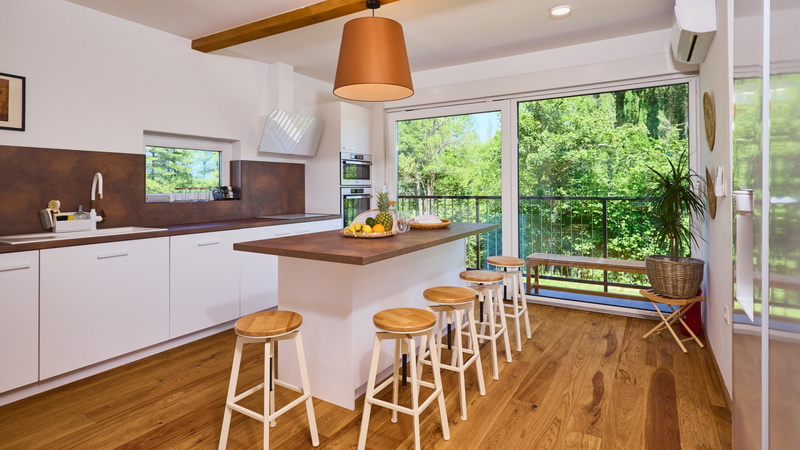 Villa River home by WH