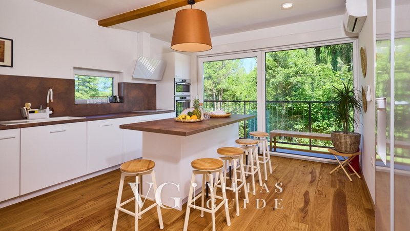 Villa River home by WH