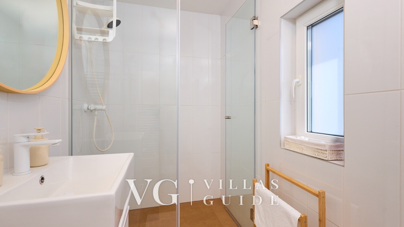 Villa River home by WH Bagno