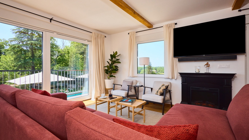 Villa River home by WH