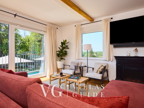 Villa River home by WH