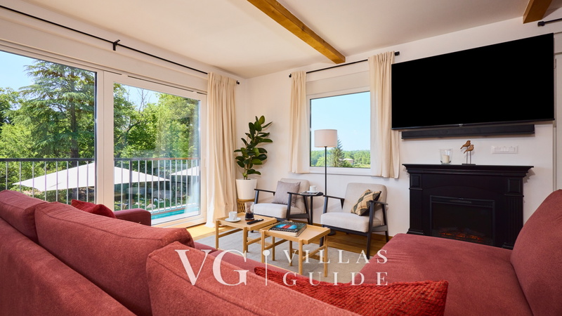 Villa River home by WH