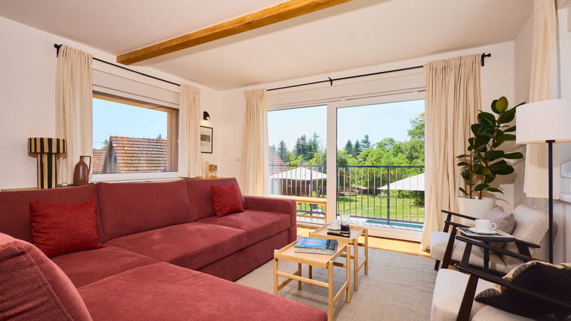 Villa River home by WH