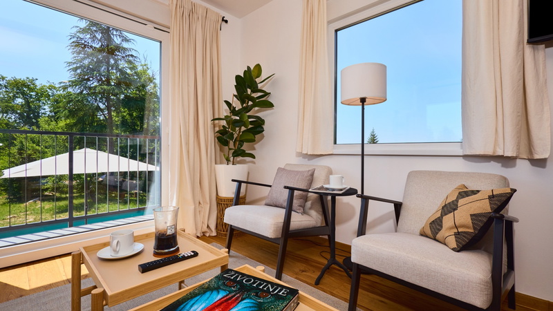 Villa River home by WH