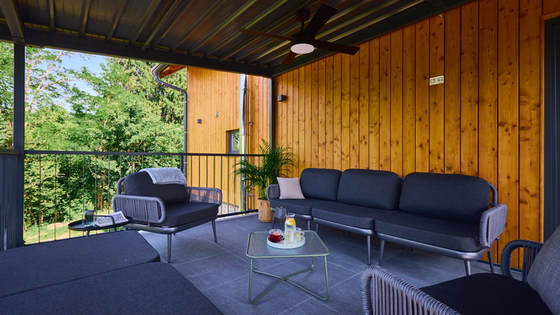 Villa River home by WH