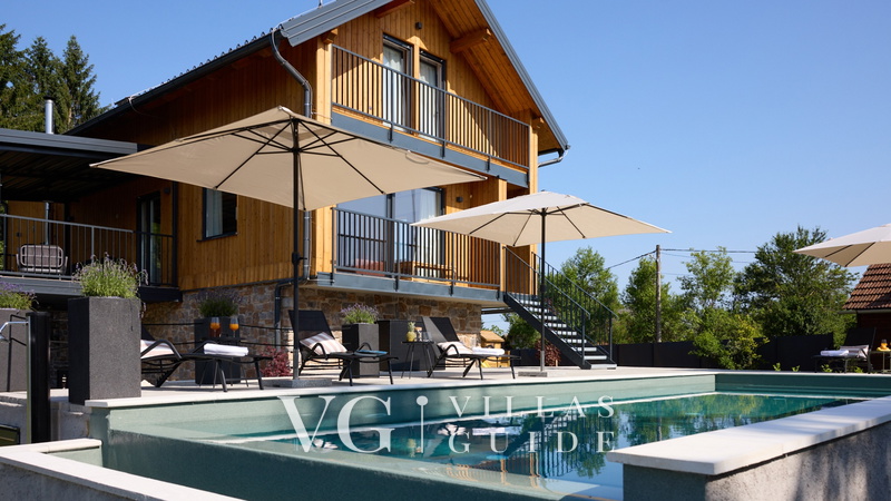 Villa River home by WH