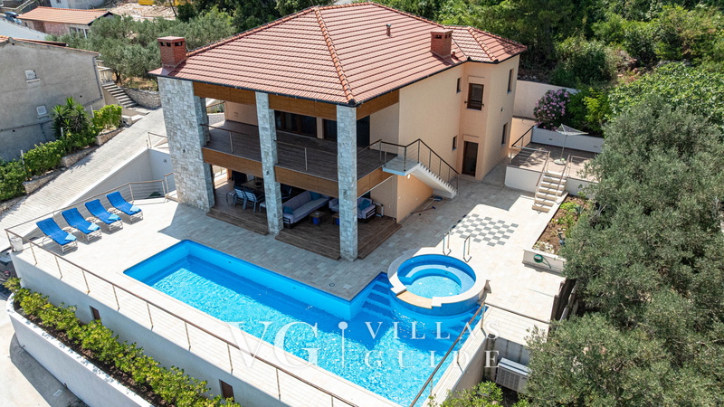 Villa Welcome Pool