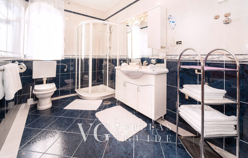 Villa Palace Clara Apartment 2 island Krk Kupaonica