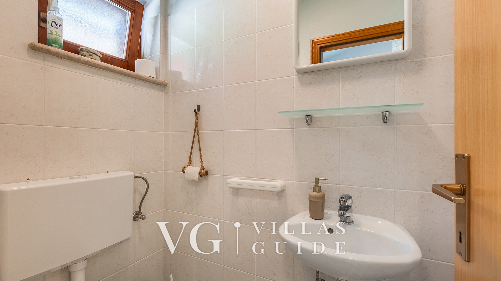 Casa Tonko Guest toilet