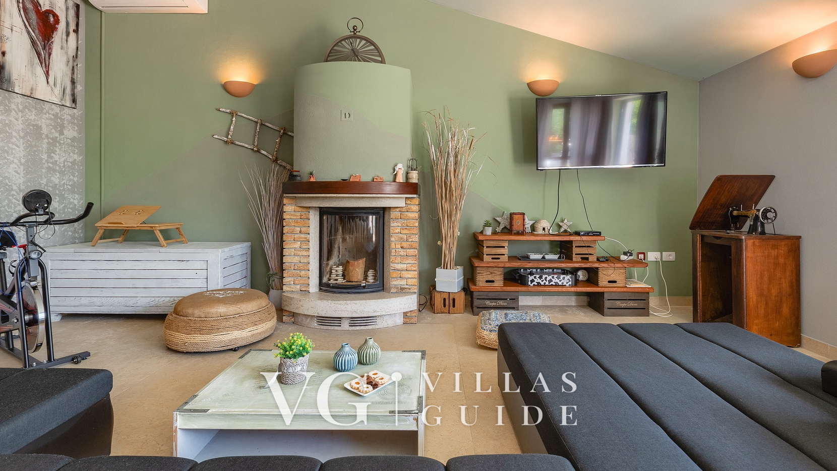 Casa Tonko Living room