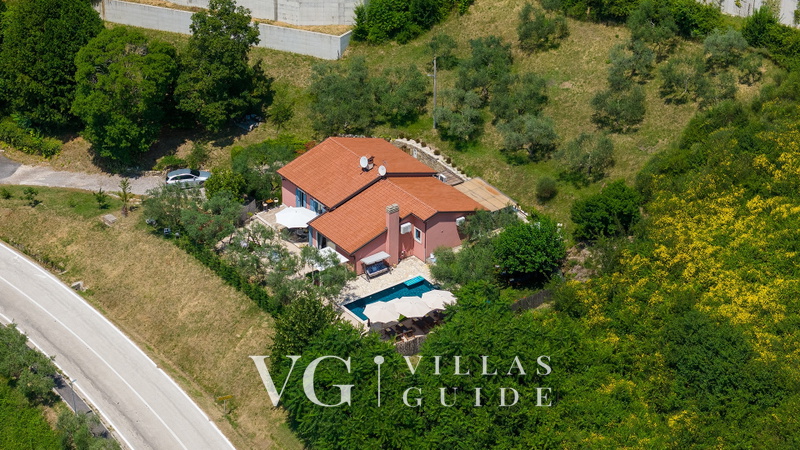 Casa Tonko Garden and property exterior