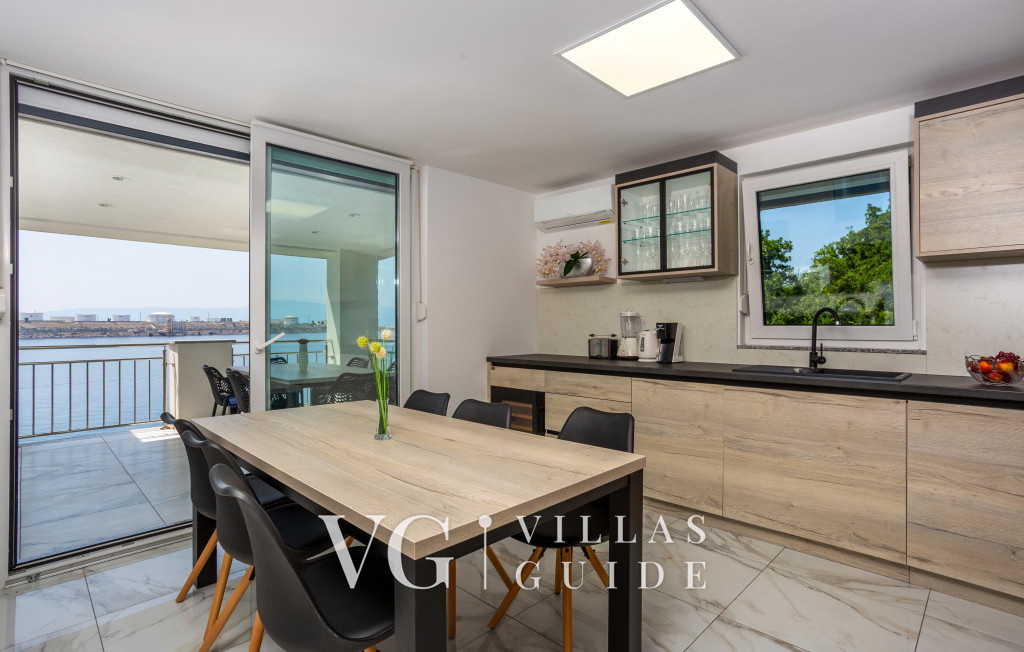 Villa Nada sea view&whirpool island Krk Kuhinja