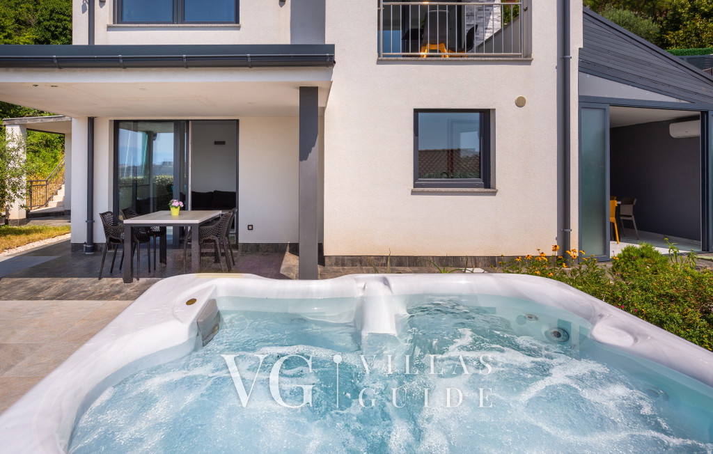 Villa Nada sea view&whirpool island Krk