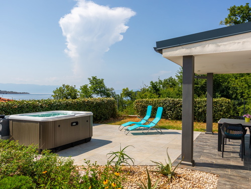 Villa Nada sea view&whirpool island Krk