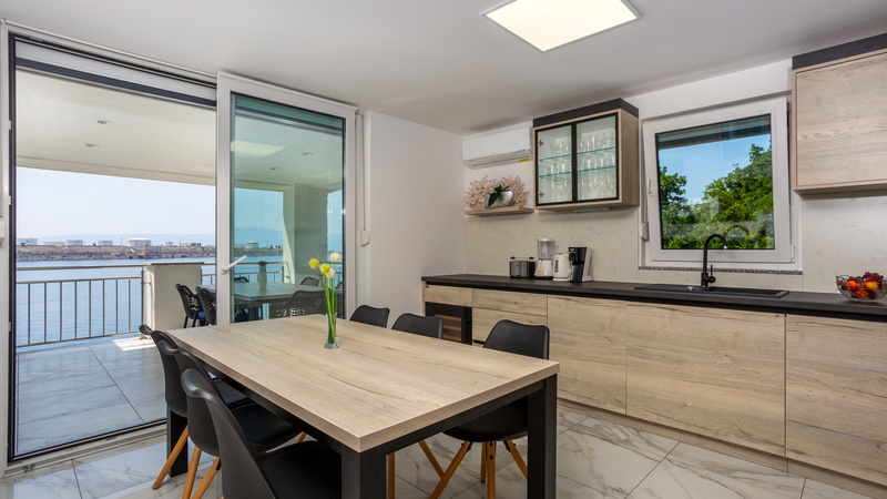 Villa Nada sea view&whirpool island Krk