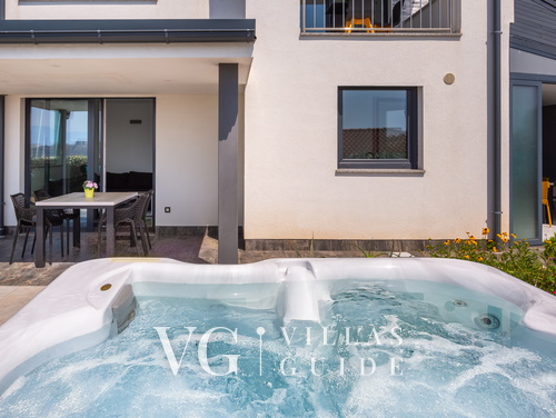 Villa Nada sea view&whirpool island Krk