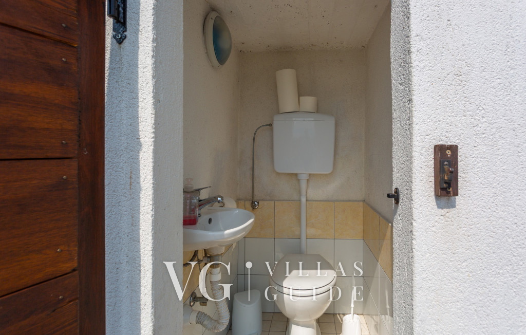 Apartment Daša with pool Guest toilet