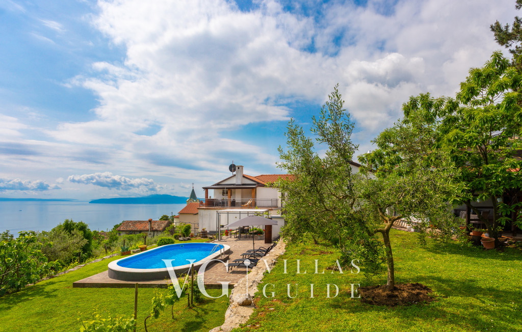 Apartment Daša with pool Garden and property exterior