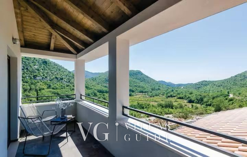 Villa Bohemia Garden and property exterior