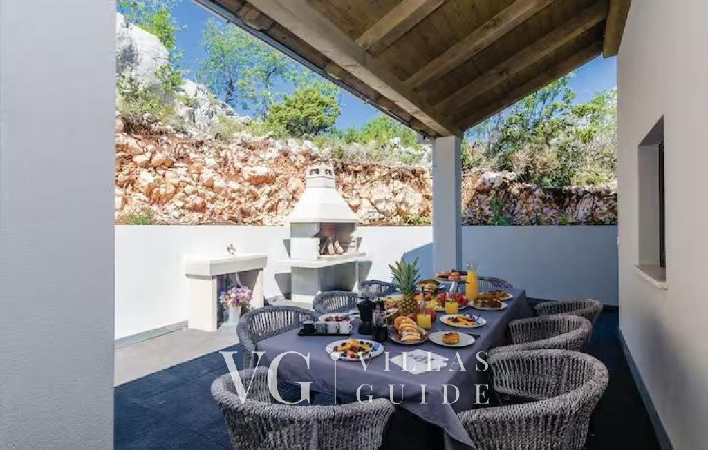 Villa Bohemia Additional content