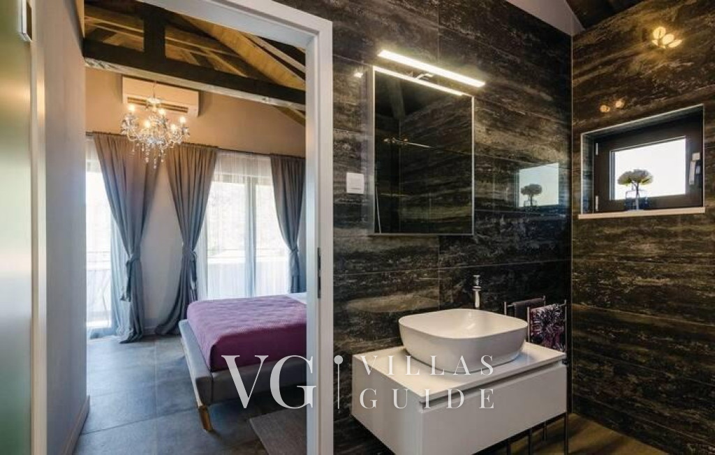 Villa Bohemia Additional content