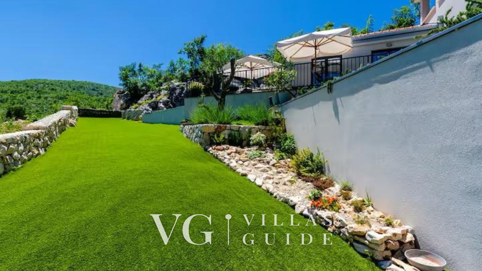 Villa Bohemia Additional content