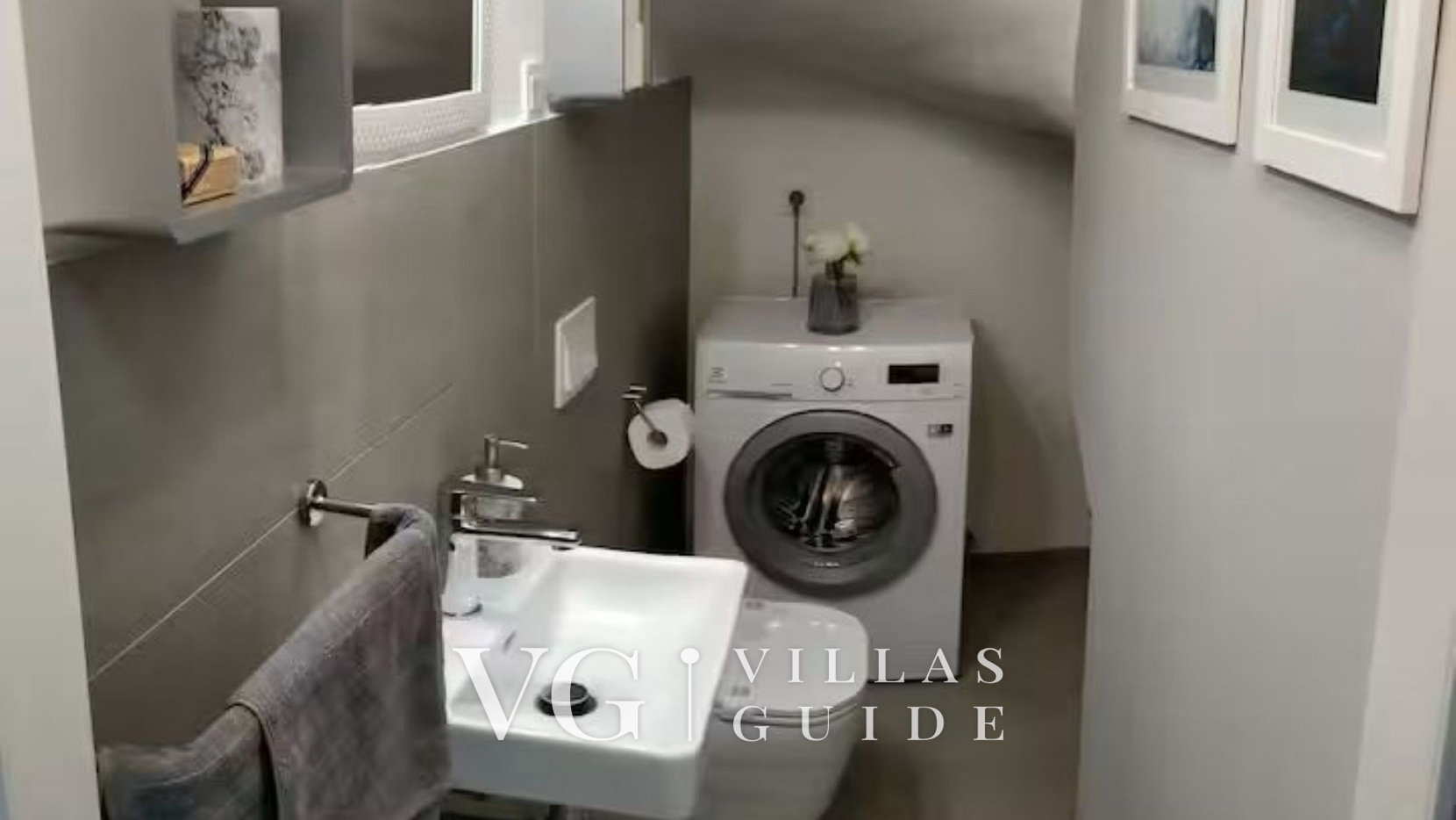 Villa Bohemia Guest toilet